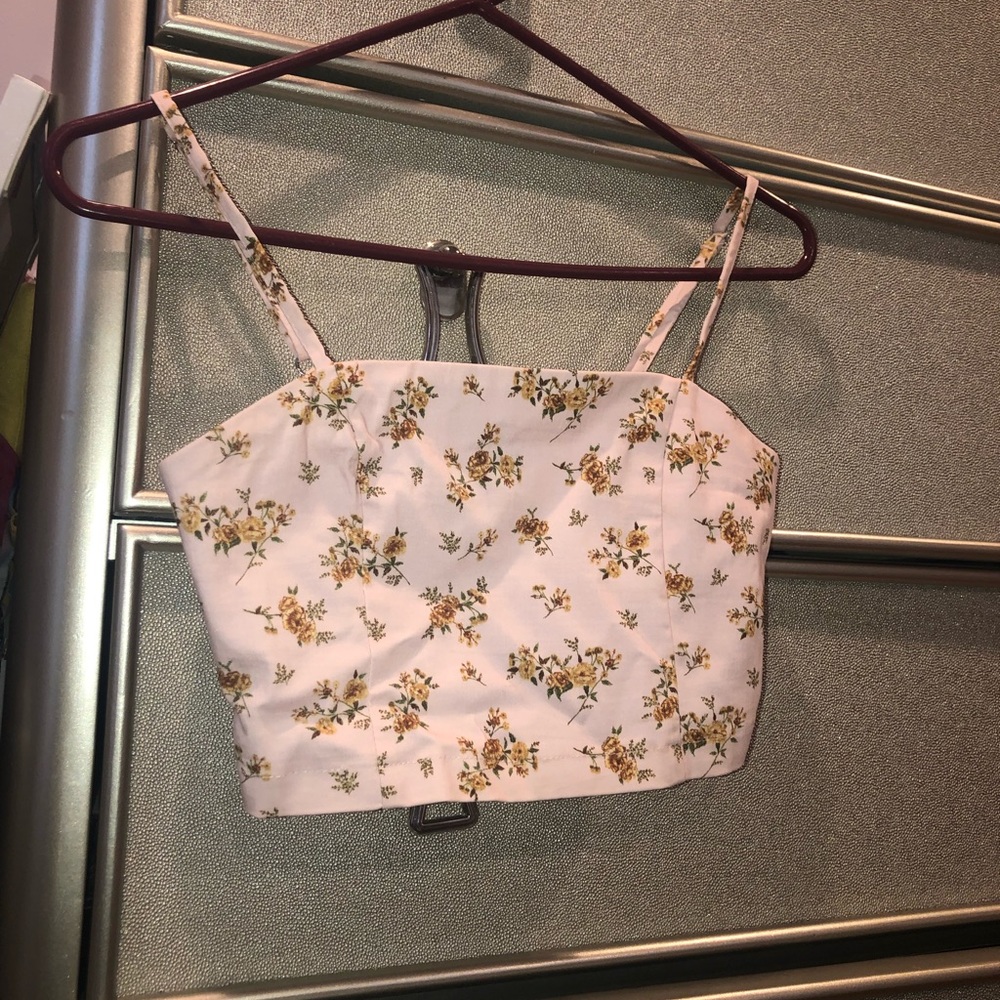 Cute light pink floral print crop top